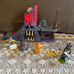 Lion Guard Playset with characters